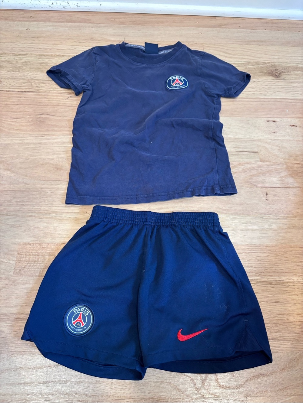 Paris Saint-Germain (PSG) youth t-shirt (youth 6) & shorts (XS) set